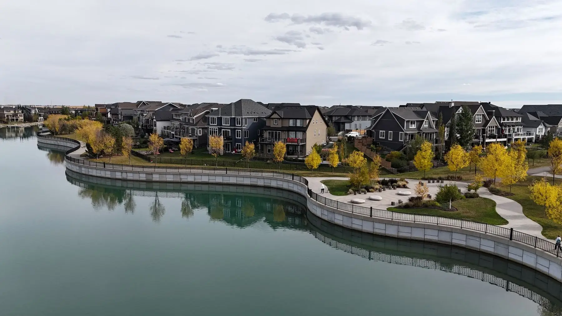 Aerial view of Mahogany homes backing onto the lake promenade in autumn